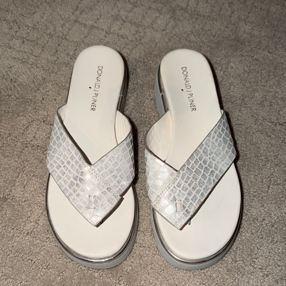 NWOT Donald J. Pliner Women's White Sandals Size 7